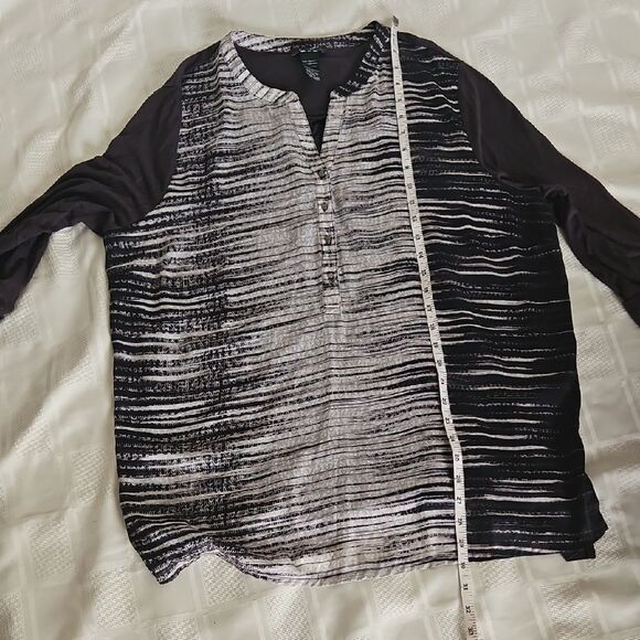 Elegant Black and Cream Blouse - Picture 11 of 16